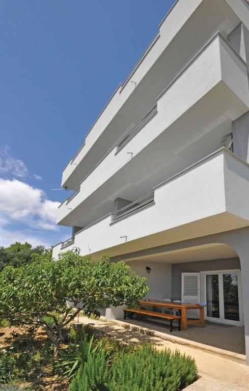 Apartment Mimice 4 Rum bild